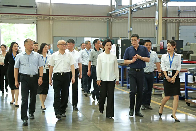 湘潭市委副書記、市政府黨組書記、市長(zhǎng)張迎春一行蒞臨威勝電氣調(diào)研指導(dǎo)